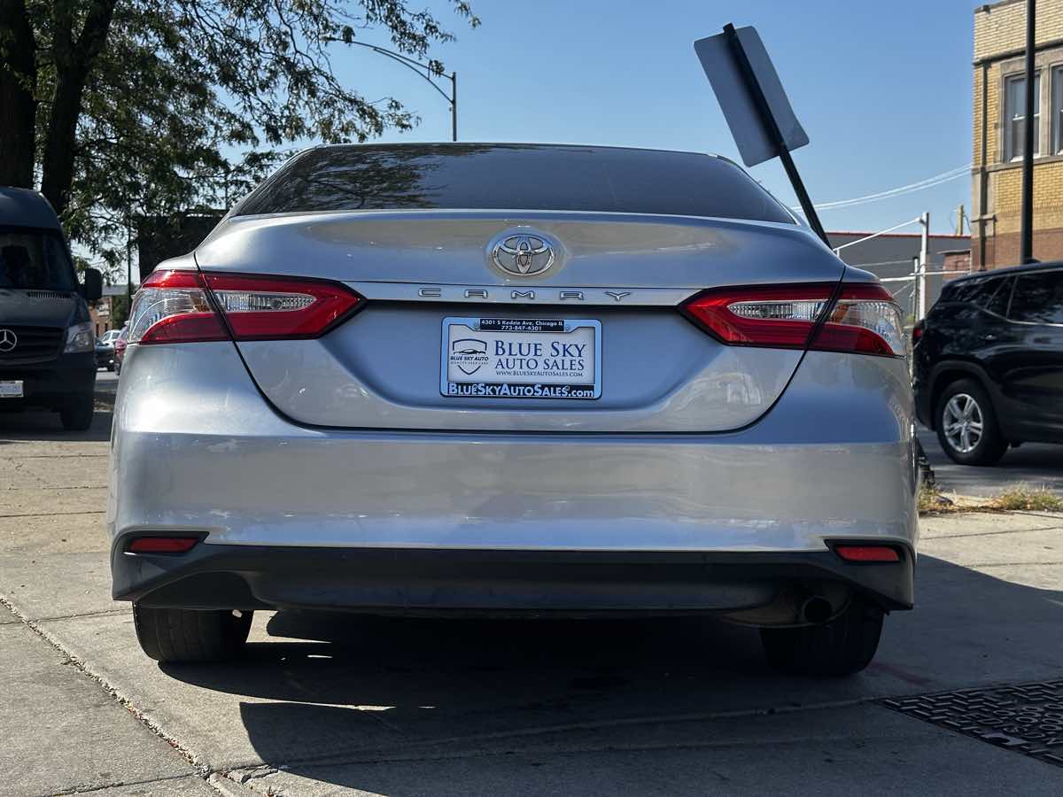 2018 Toyota Camry LE photo 5
