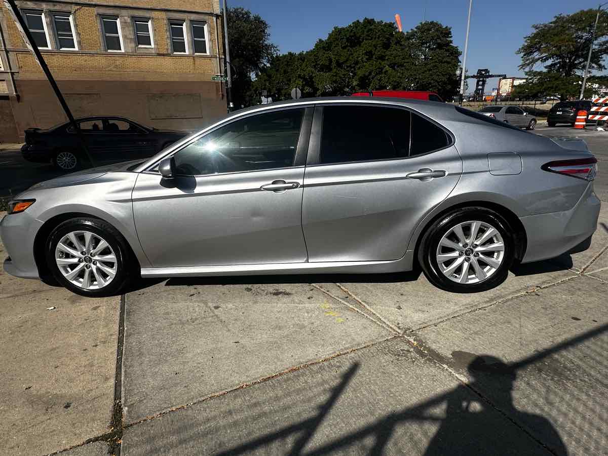 2018 Toyota Camry LE photo 7