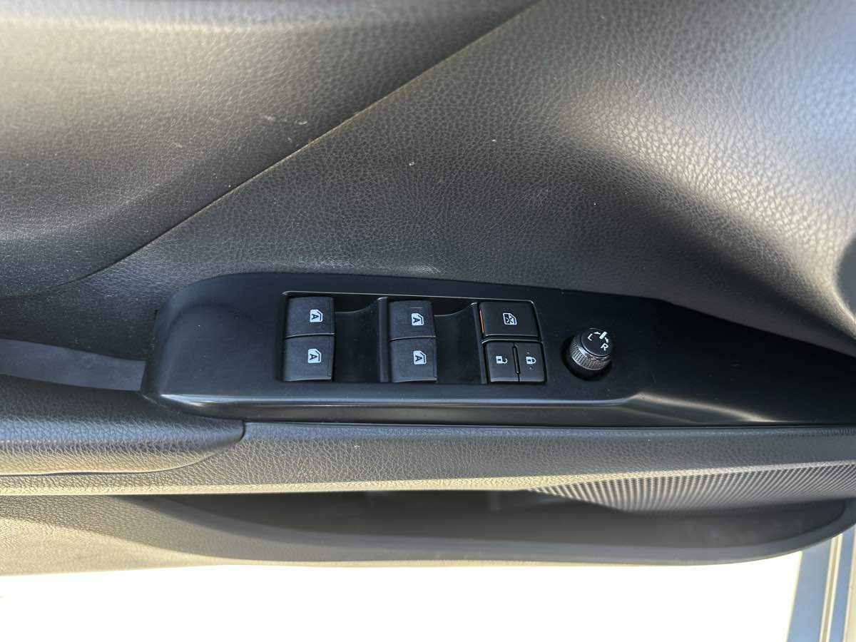 2018 Toyota Camry LE photo 11