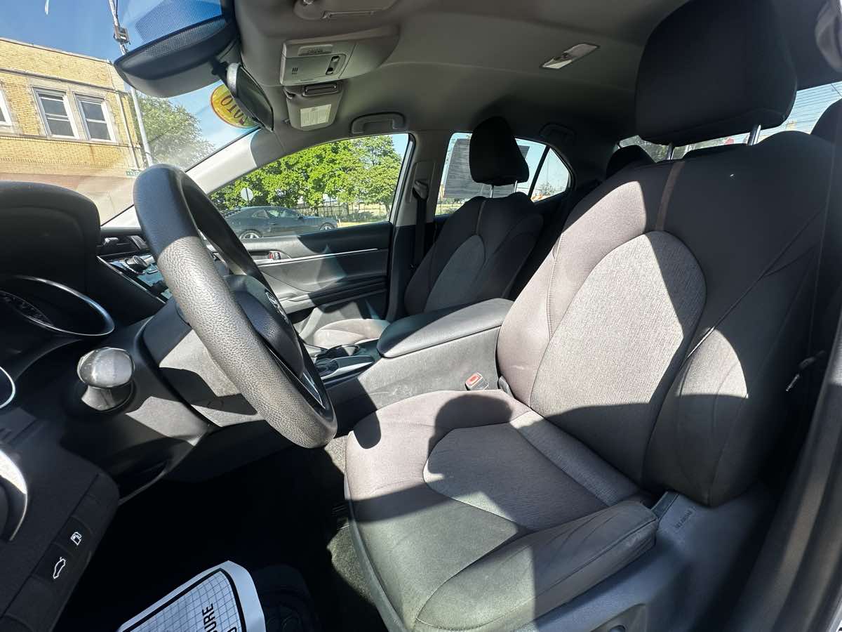 2018 Toyota Camry LE photo 12