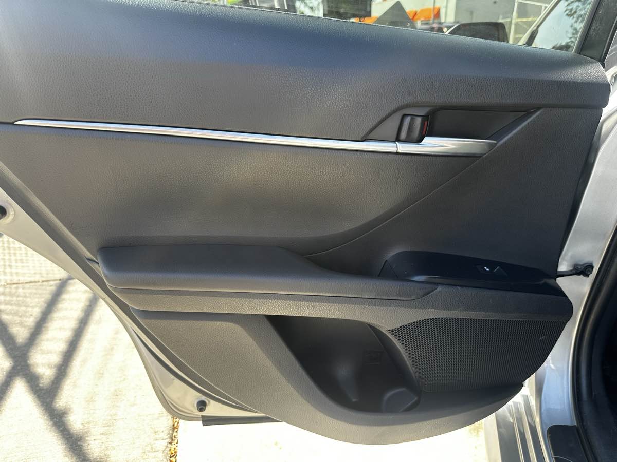 2018 Toyota Camry LE photo 13