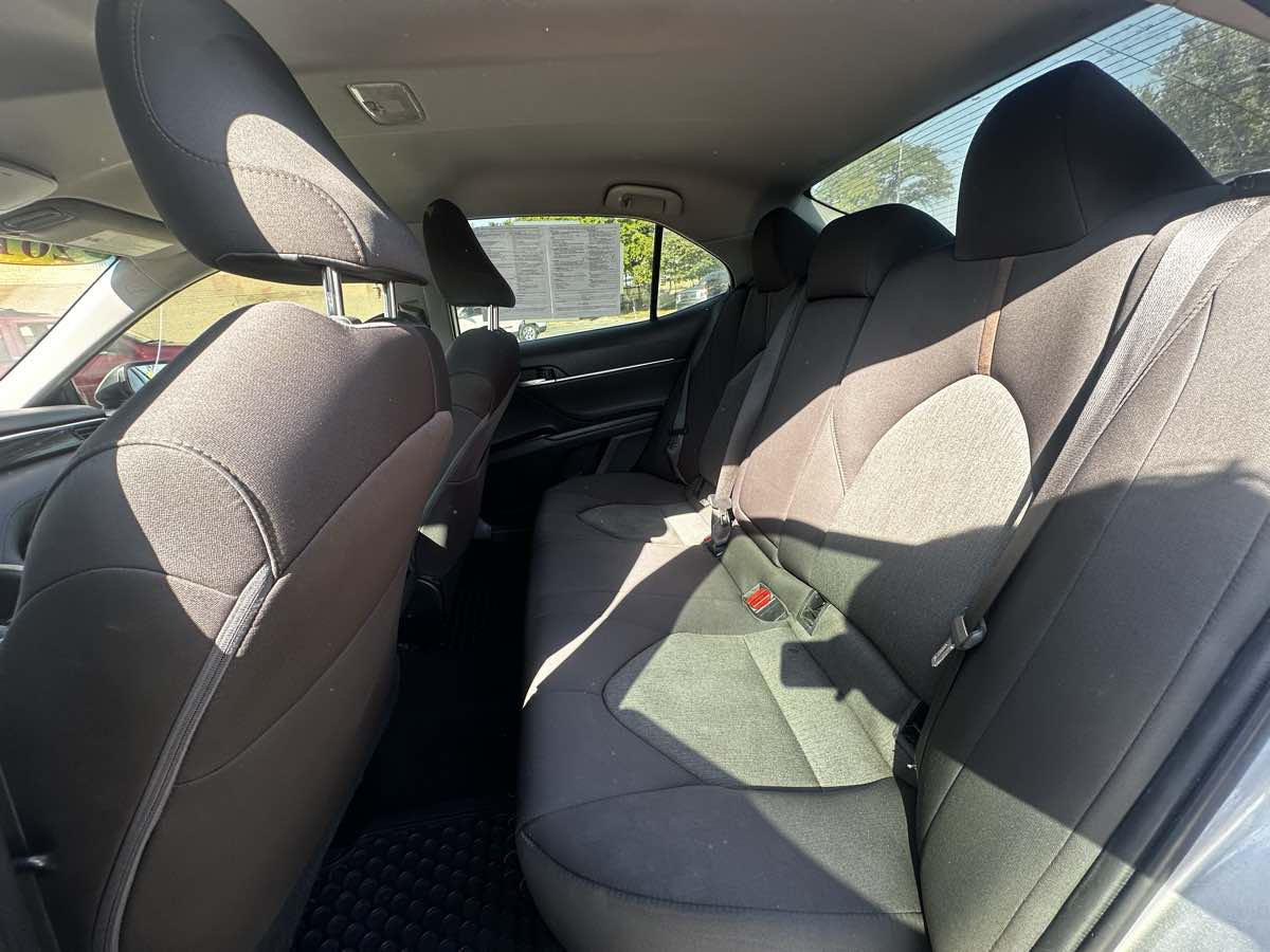 2018 Toyota Camry LE photo 14