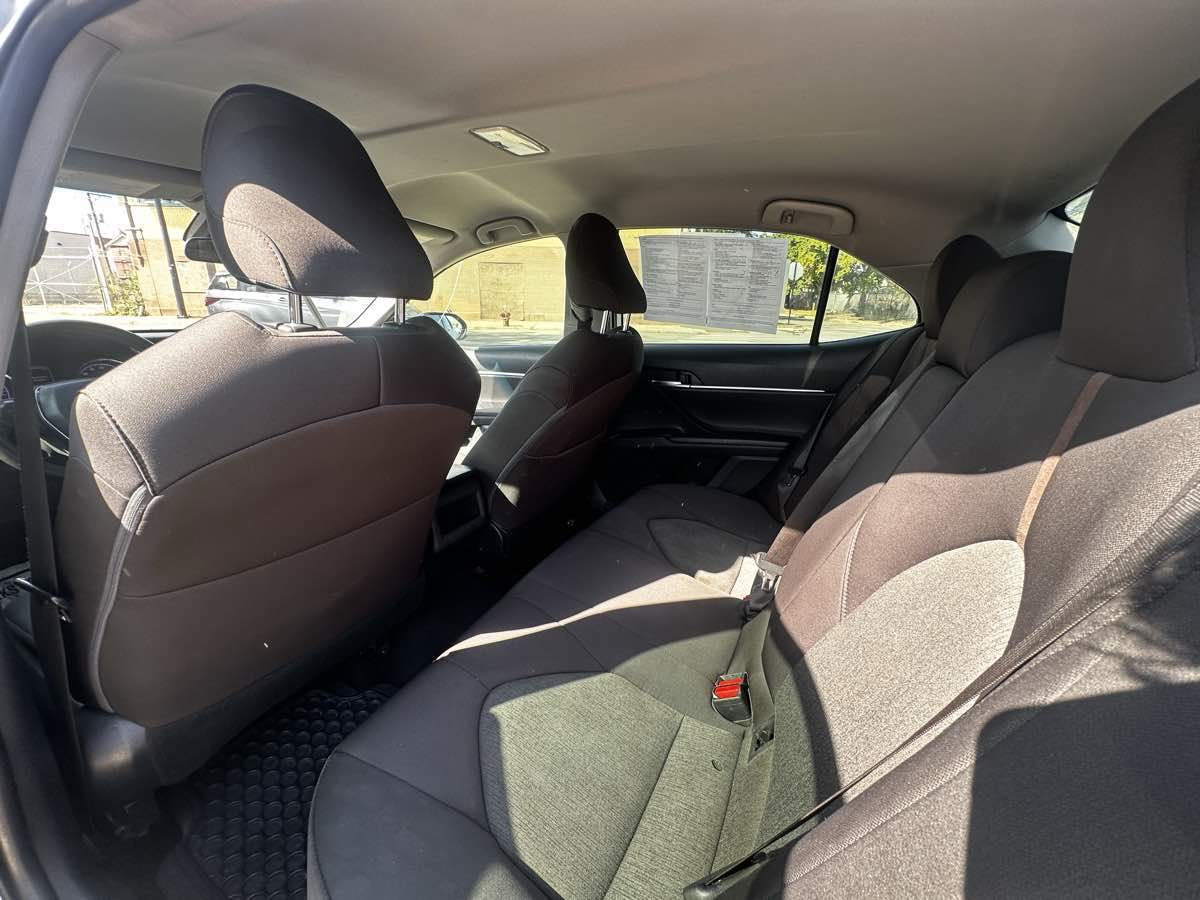 2018 Toyota Camry LE photo 15
