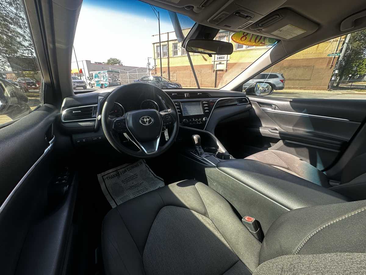 2018 Toyota Camry LE photo 16