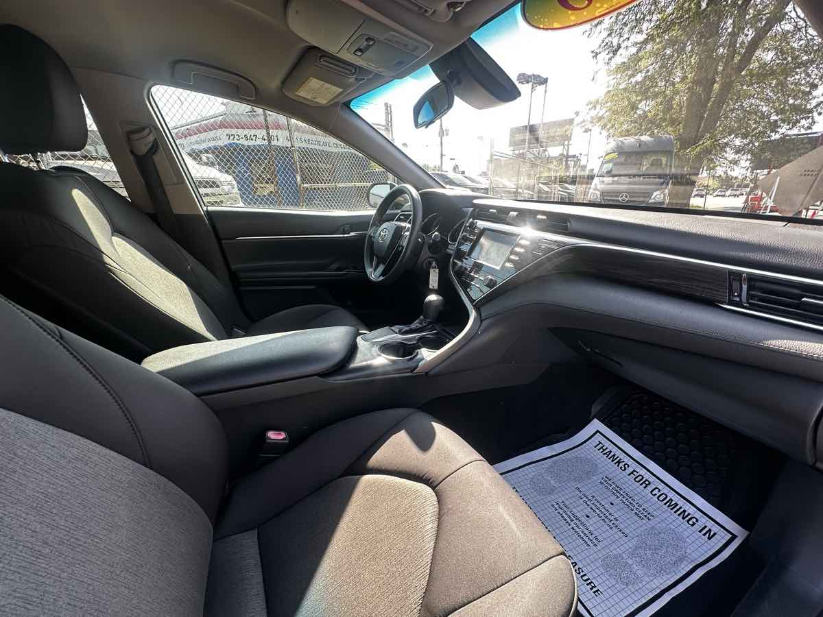 2018 Toyota Camry LE photo 17