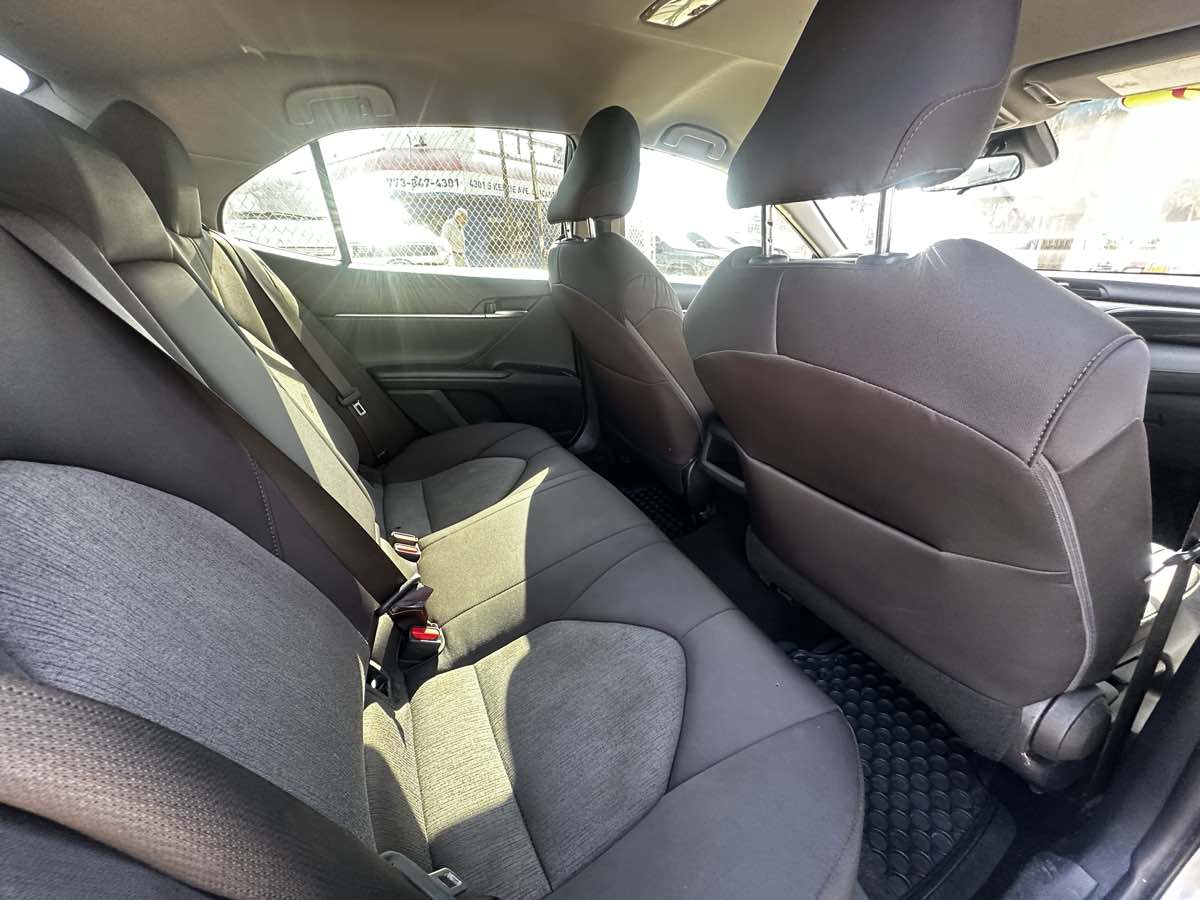 2018 Toyota Camry LE photo 19