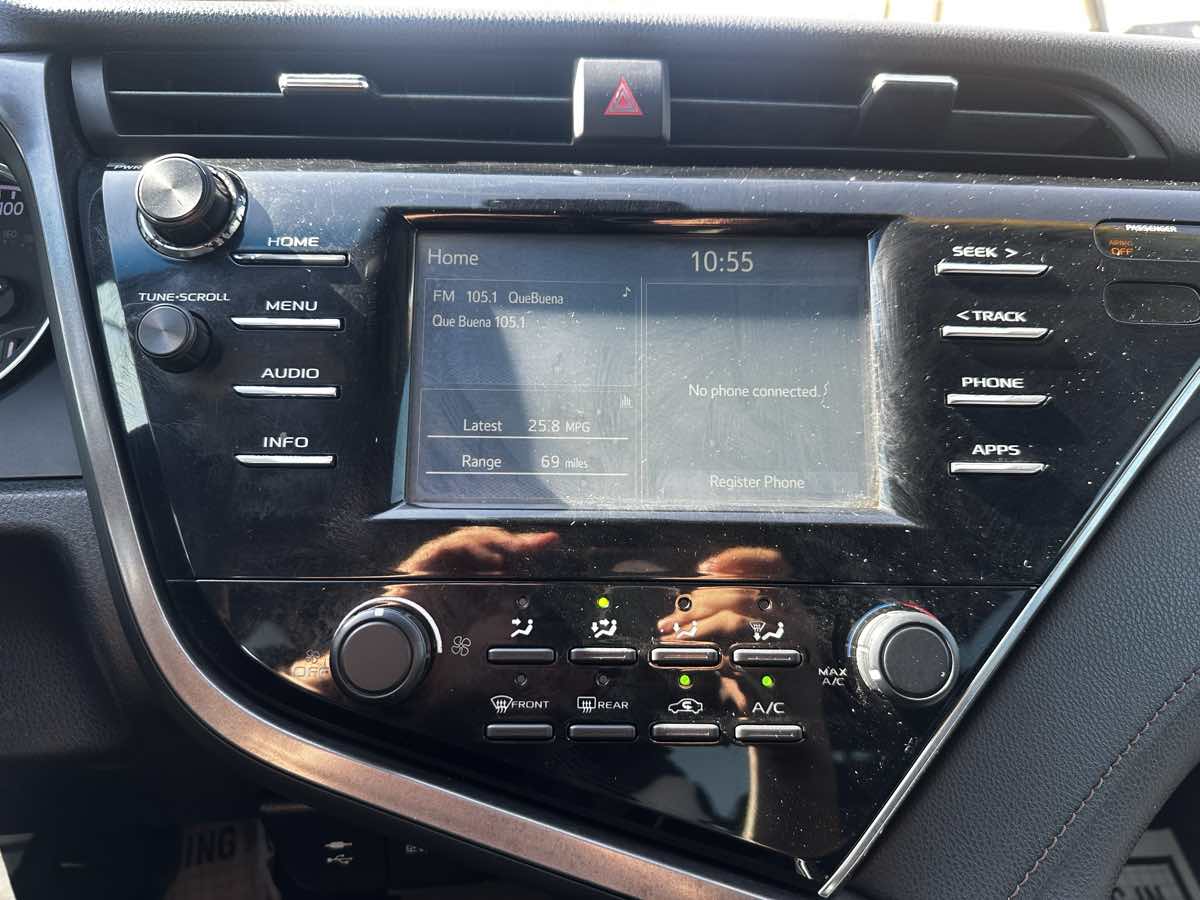 2018 Toyota Camry LE photo 26