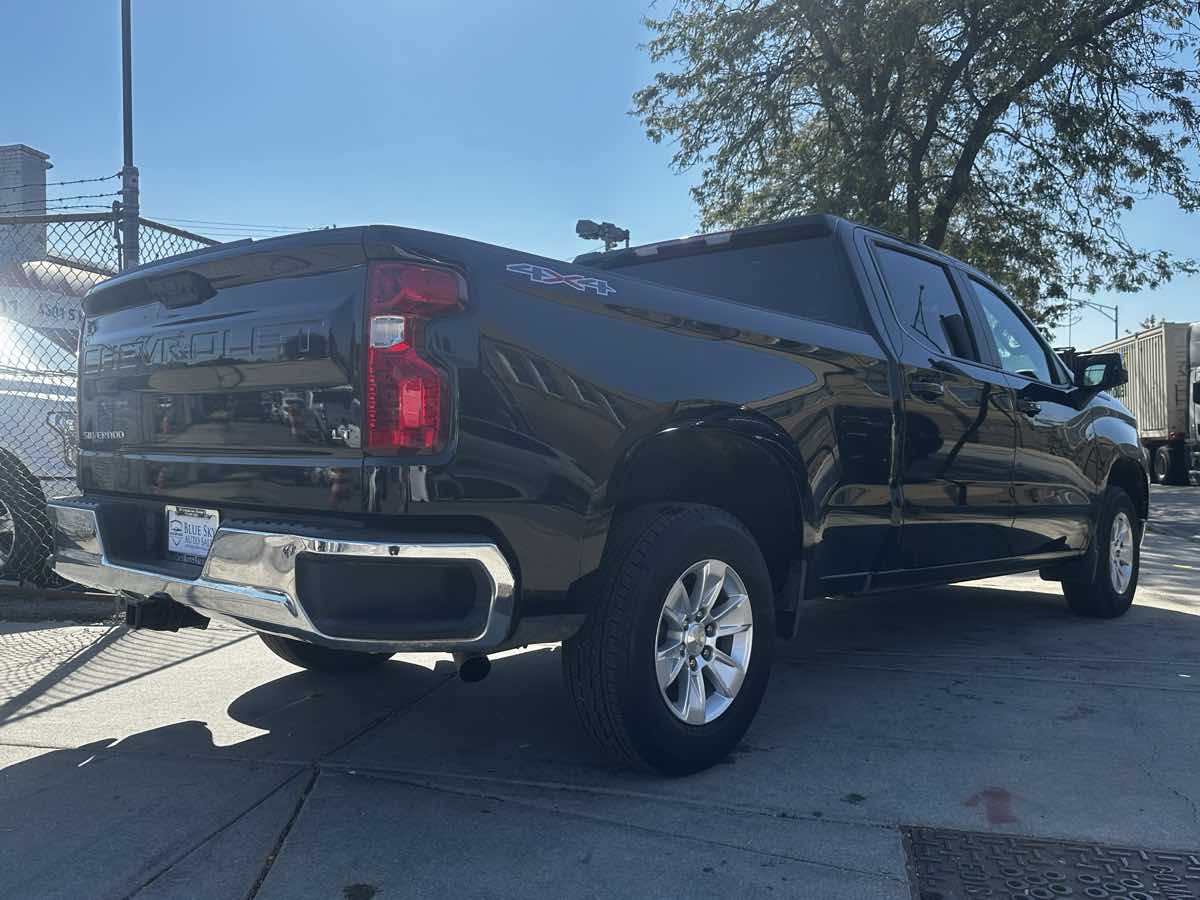 2024 Chevrolet Silverado 1500 LT photo 4