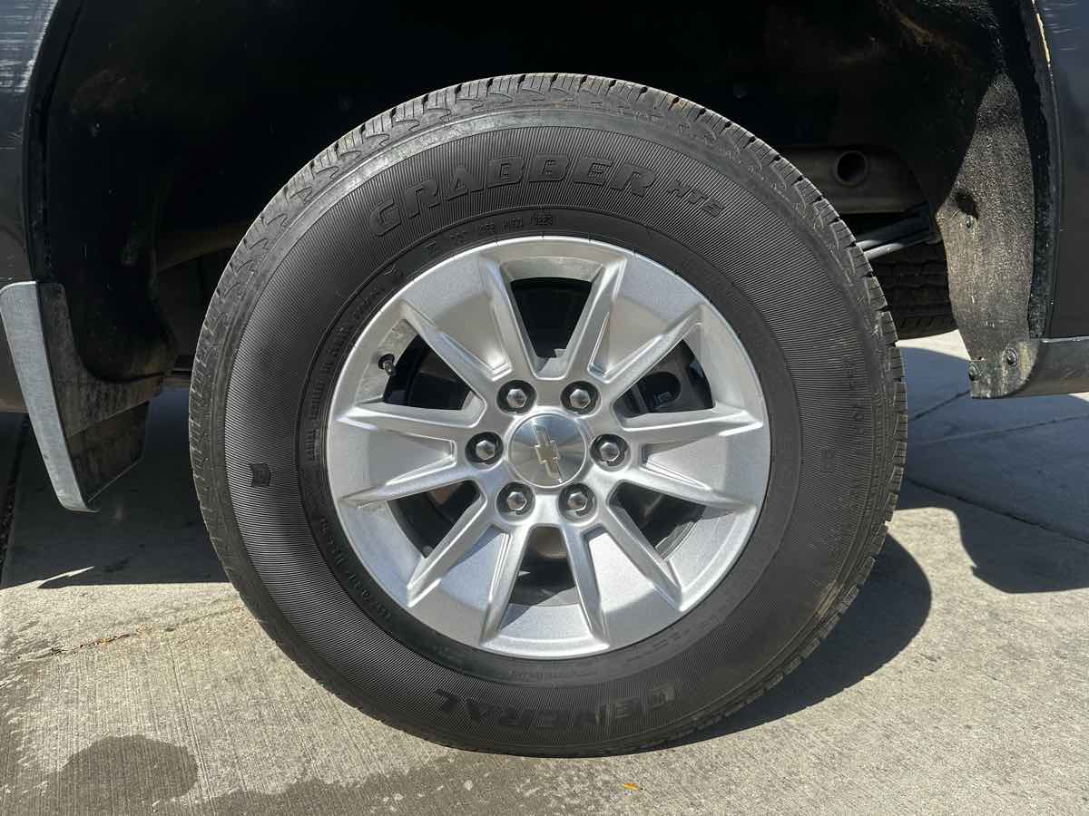 2024 Chevrolet Silverado 1500 LT photo 7