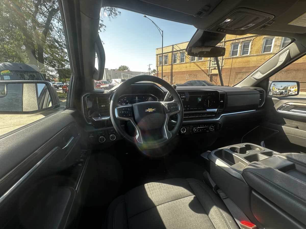 2024 Chevrolet Silverado 1500 LT photo 13