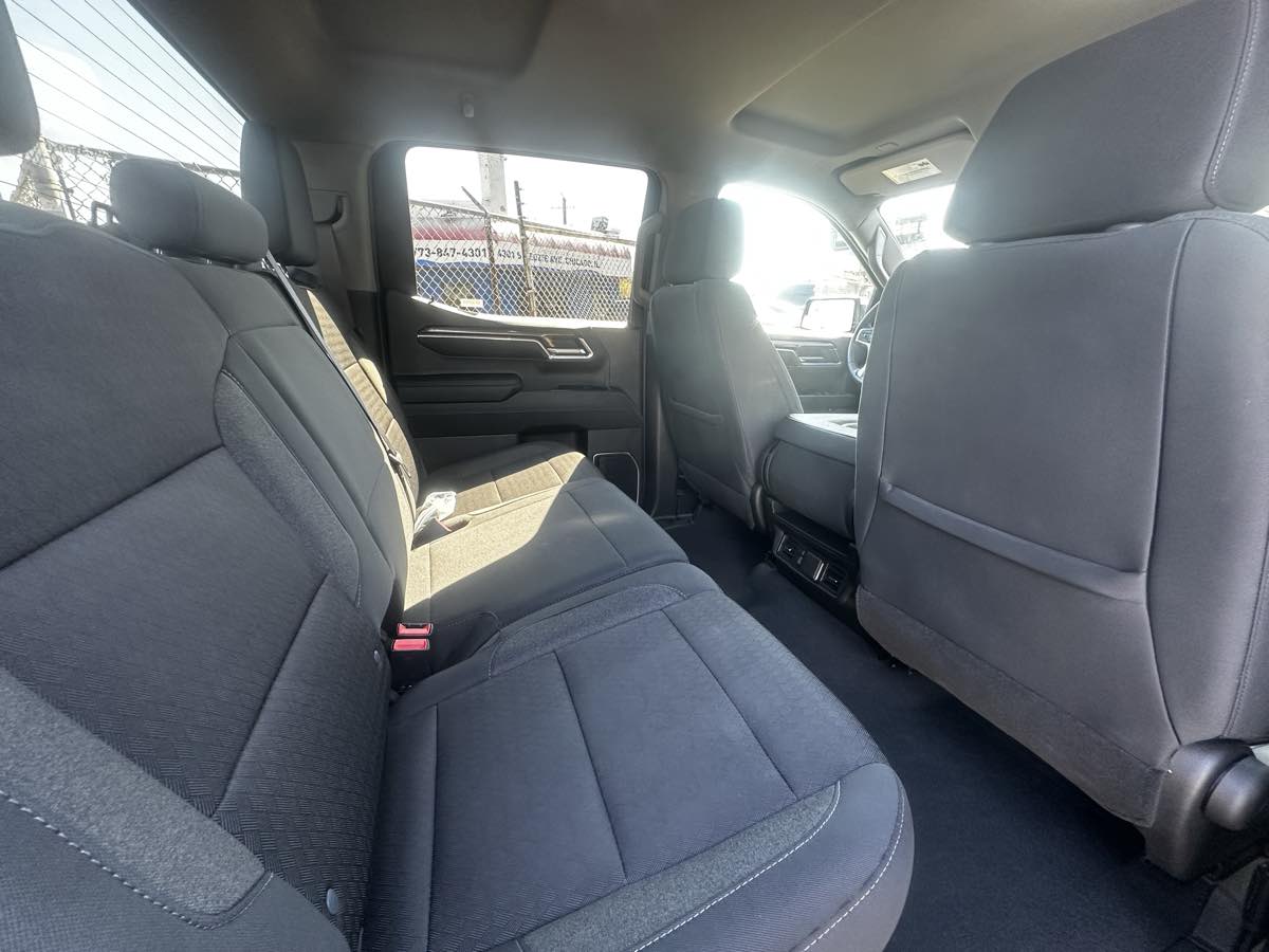2024 Chevrolet Silverado 1500 LT photo 19
