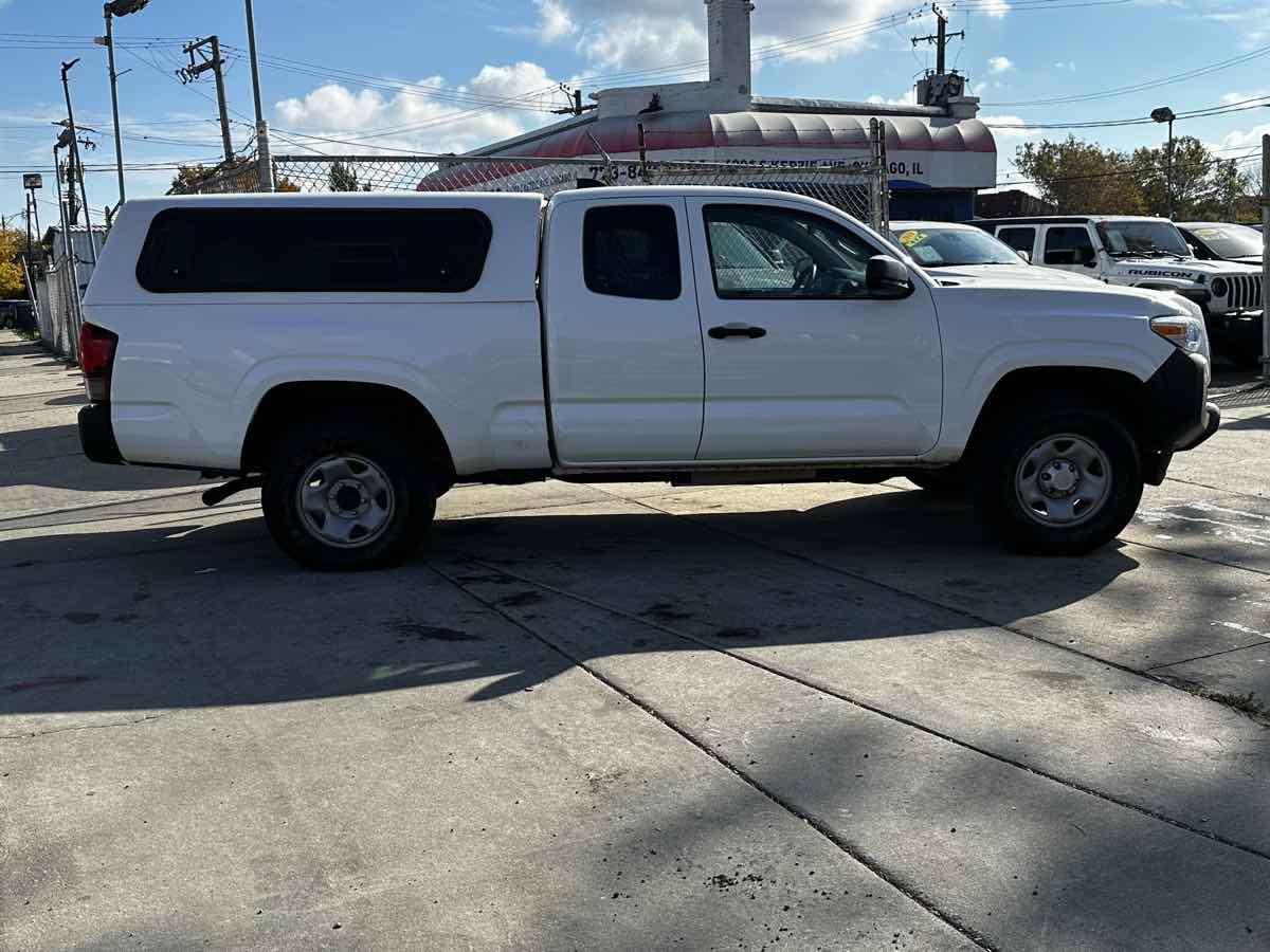 2023 Toyota Tacoma SR photo 3