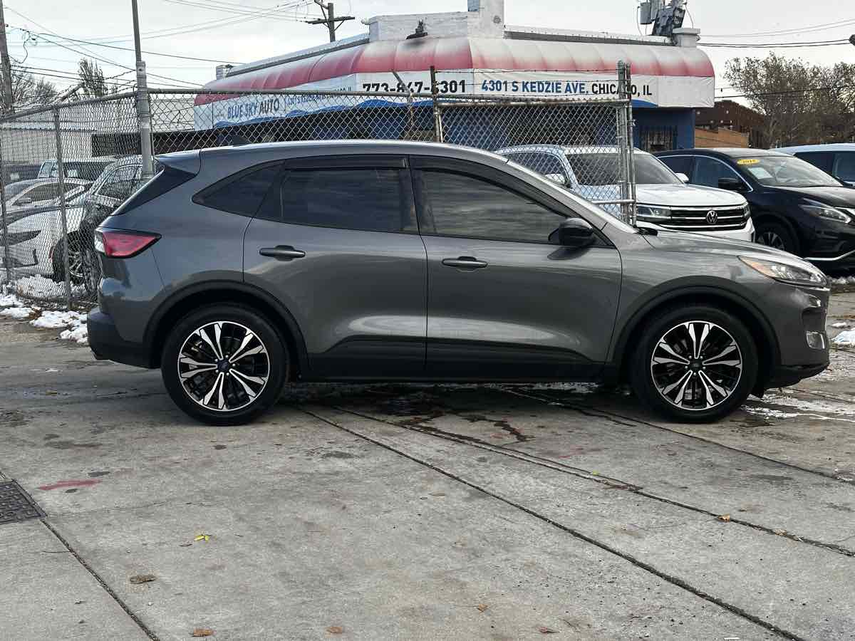 2022 Ford Escape SE Sport photo 3