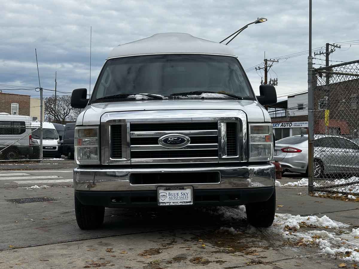 2009 Ford E-150 photo 2