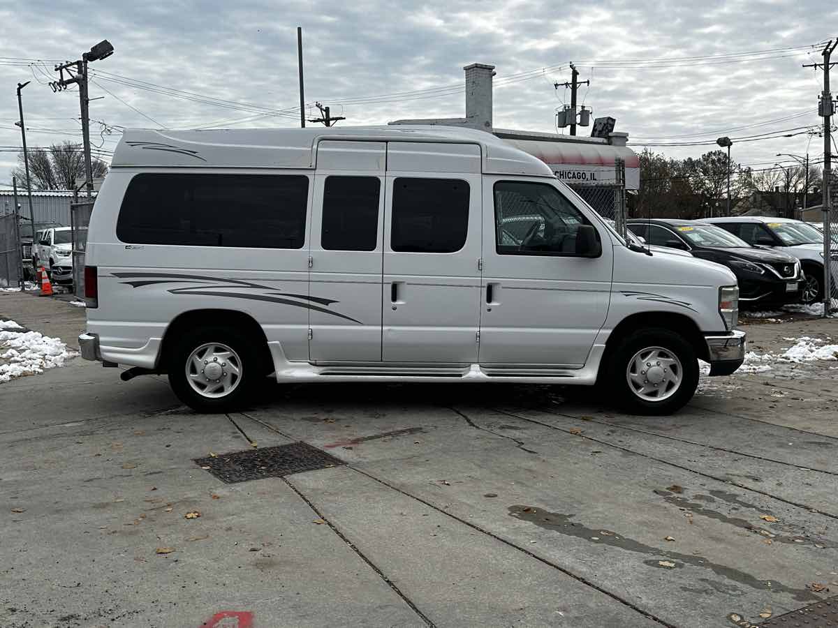 2009 Ford E-150 photo 3