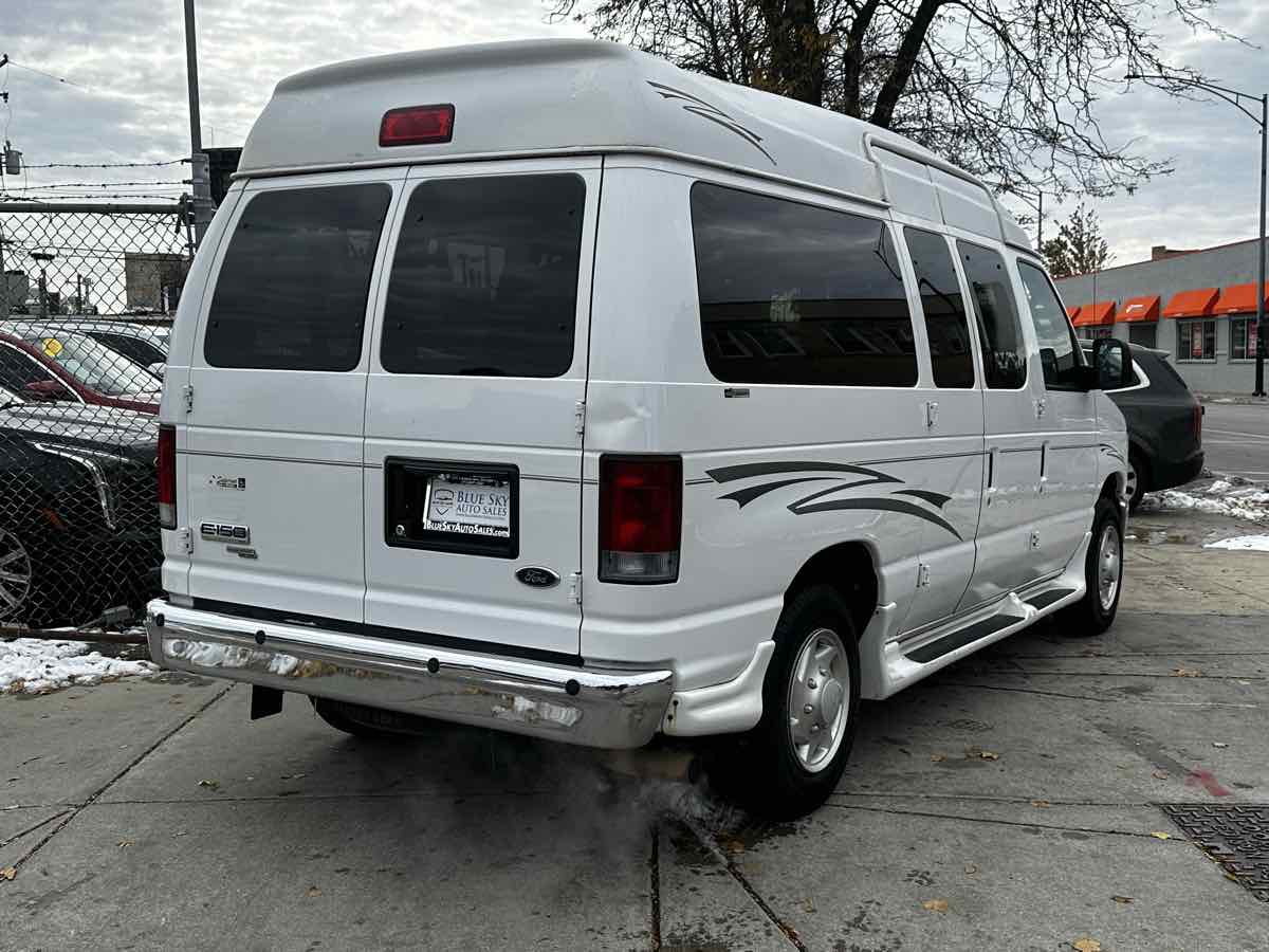 2009 Ford E-150 photo 4