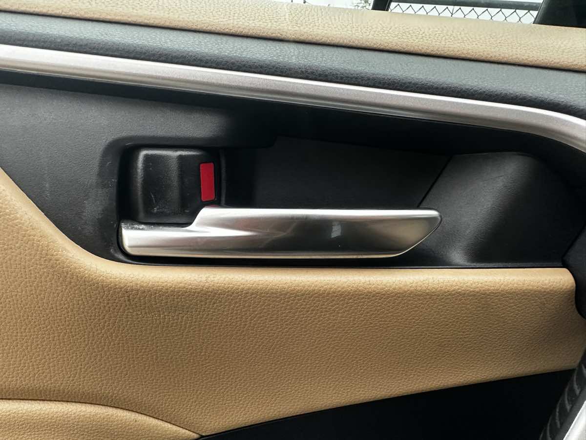 2021 Toyota RAV4 Hybrid XLE photo 4