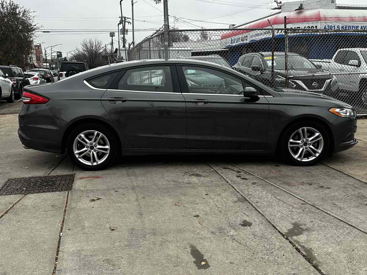 2018 Ford Fusion SE photo 3