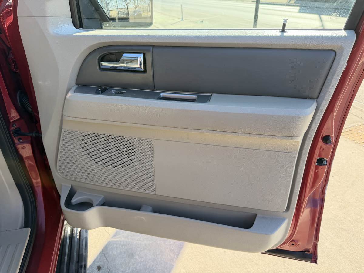 2013 Ford Expedition XLT - Photo 24