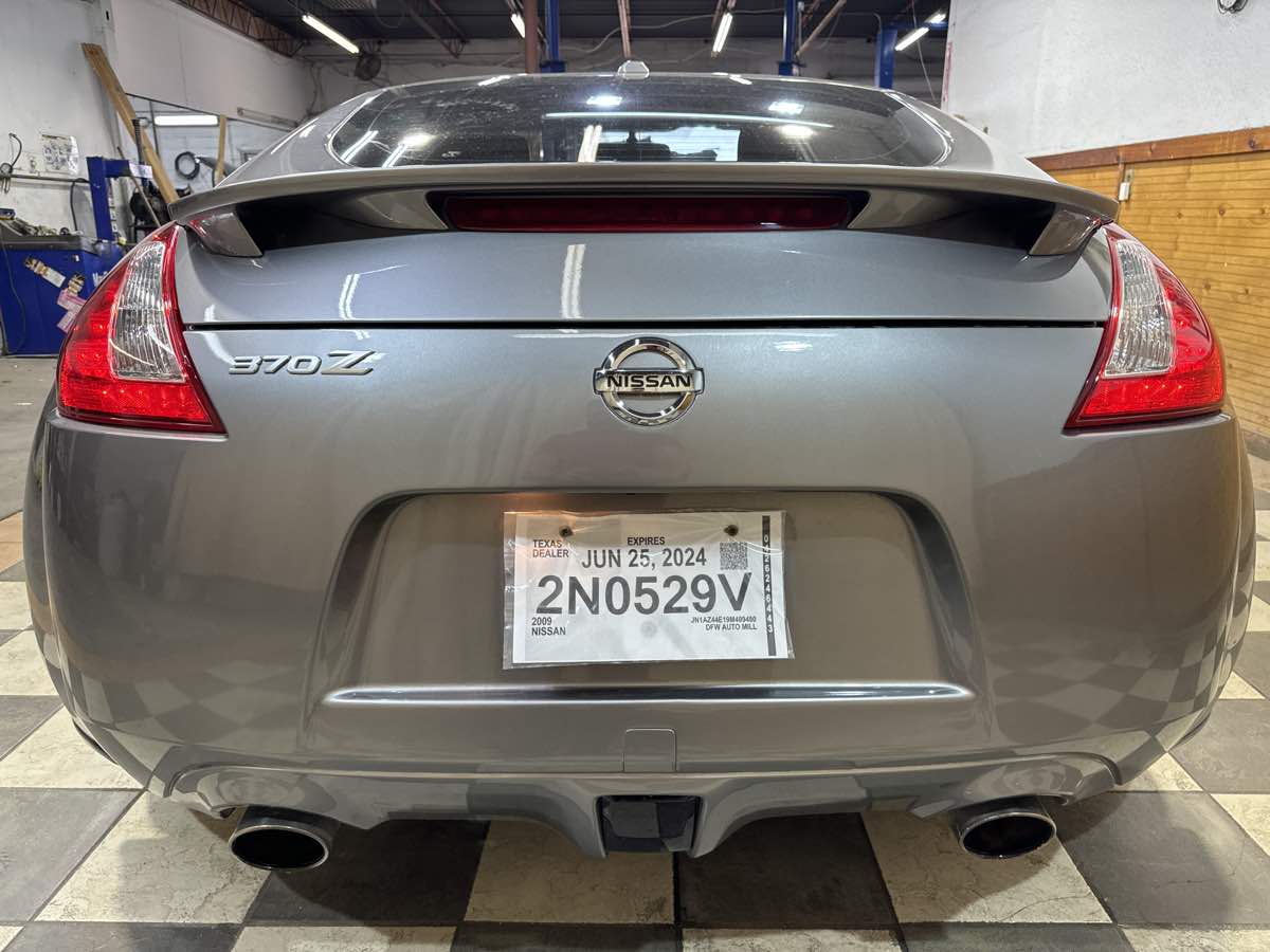2009 Nissan 370Z Touring photo 3