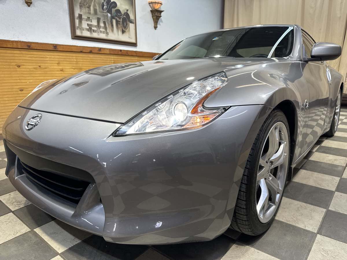 2009 Nissan 370Z Touring photo 4