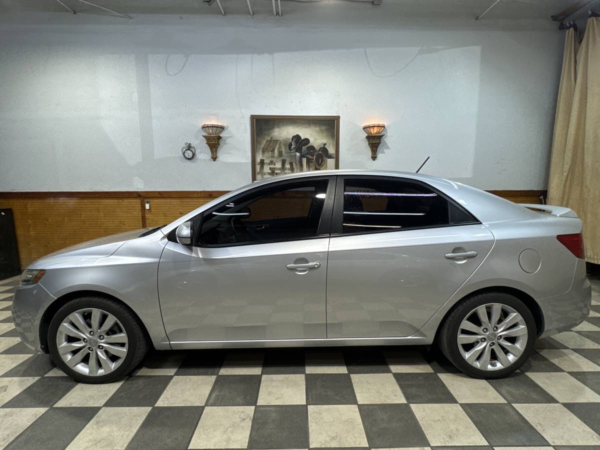 2011 Kia Forte SX photo 2