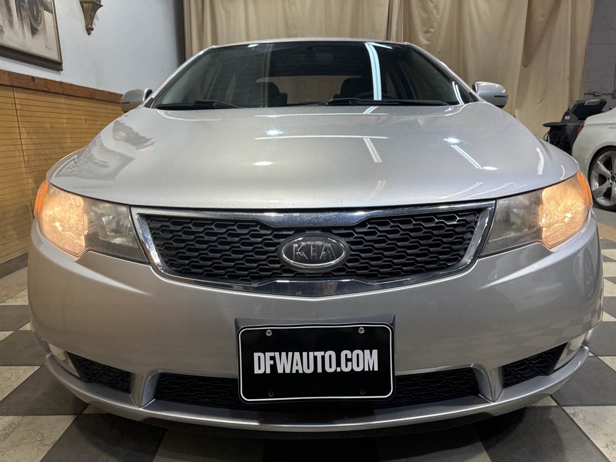 2011 Kia Forte SX photo 3