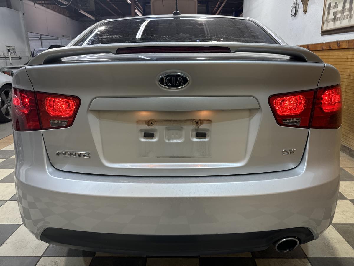 2011 Kia Forte SX photo 4