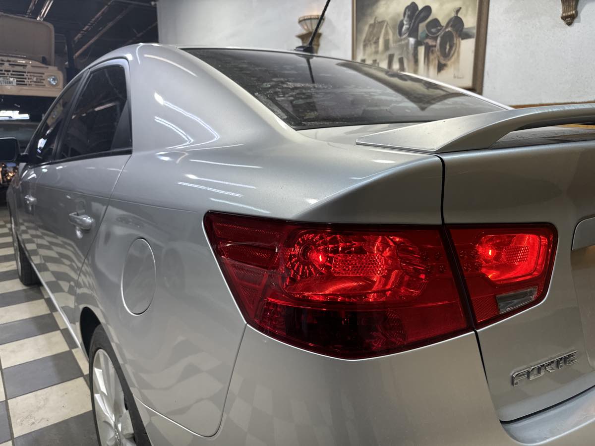 2011 Kia Forte SX photo 8