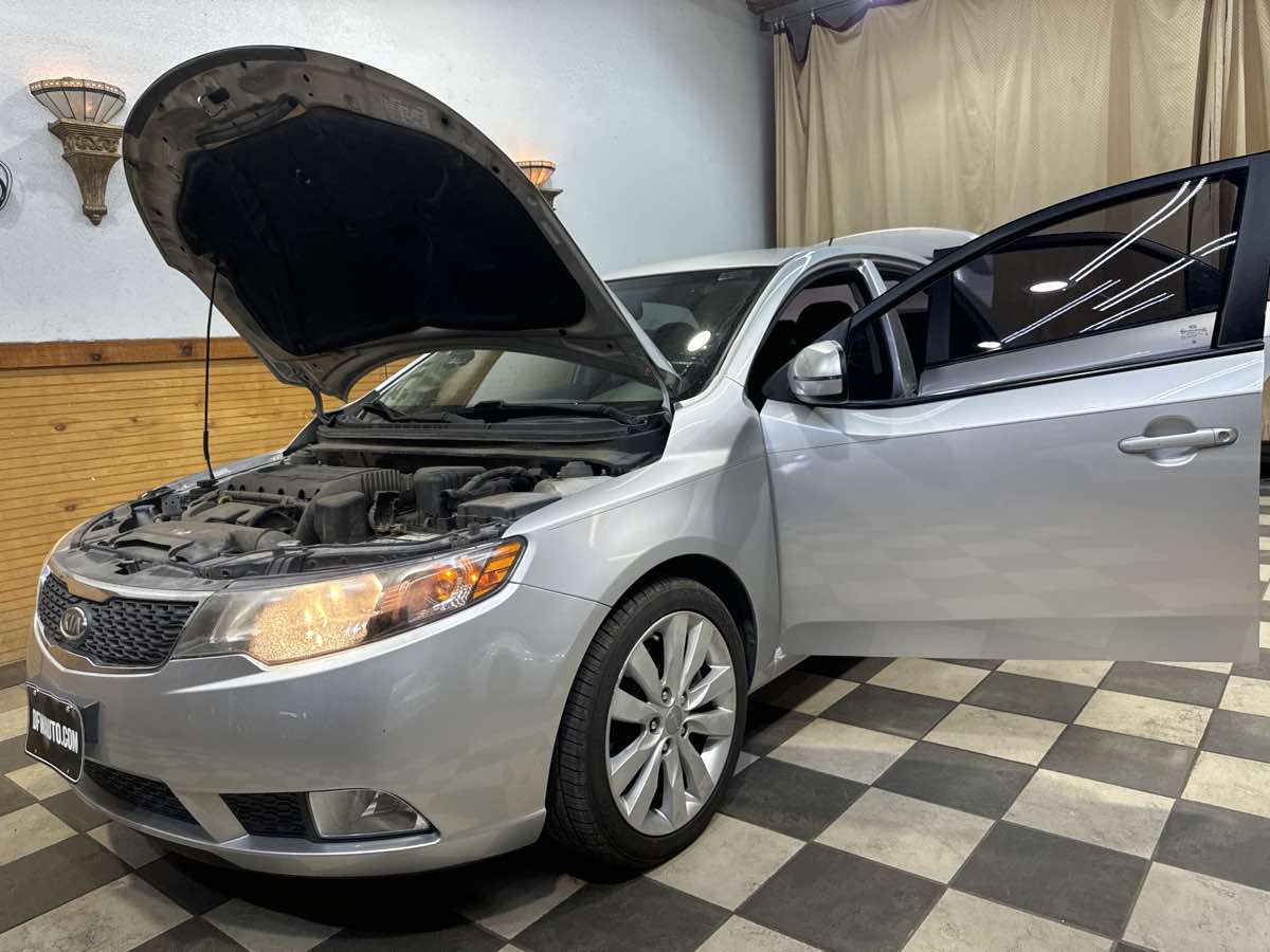 2011 Kia Forte SX photo 11
