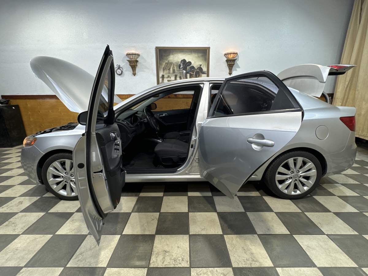 2011 Kia Forte SX photo 12