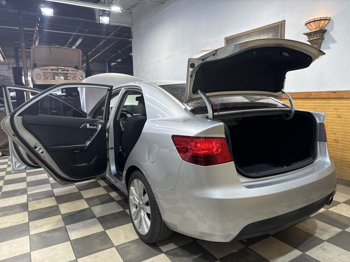 2011 Kia Forte SX photo 13