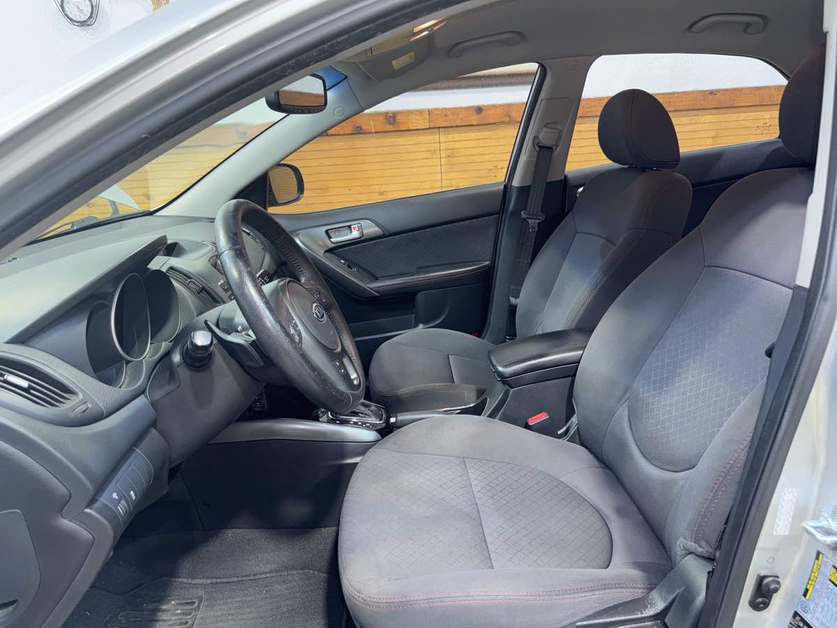 2011 Kia Forte SX photo 16