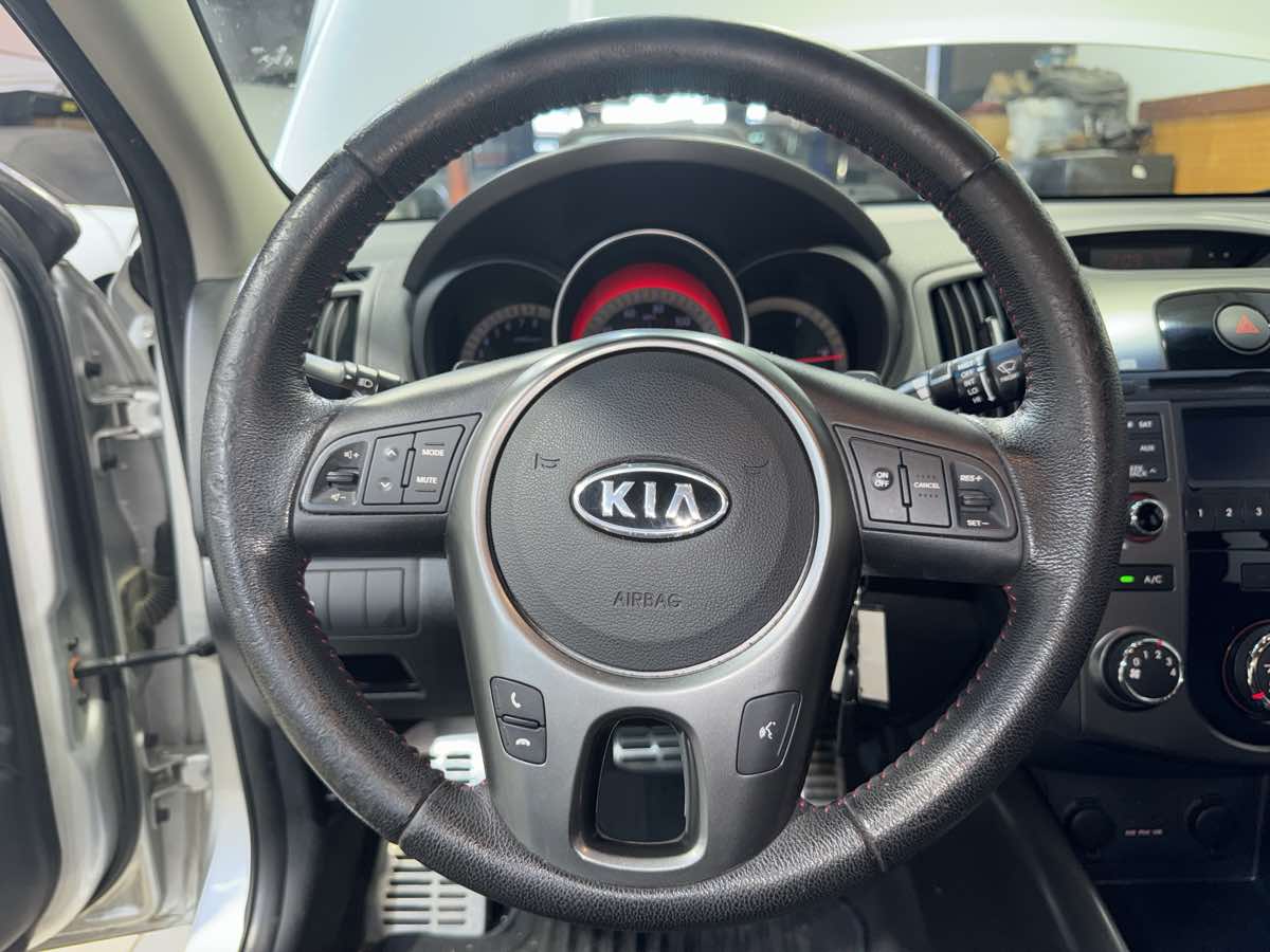 2011 Kia Forte SX photo 17