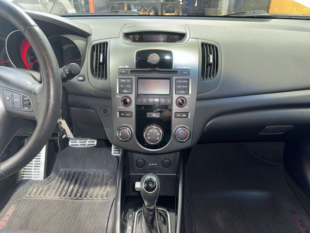 2011 Kia Forte SX photo 19