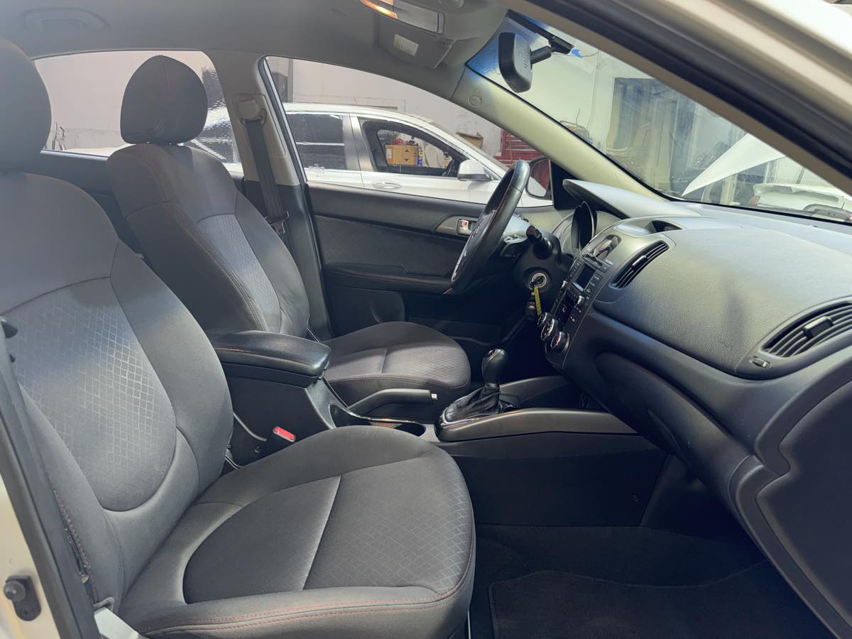 2011 Kia Forte SX photo 26