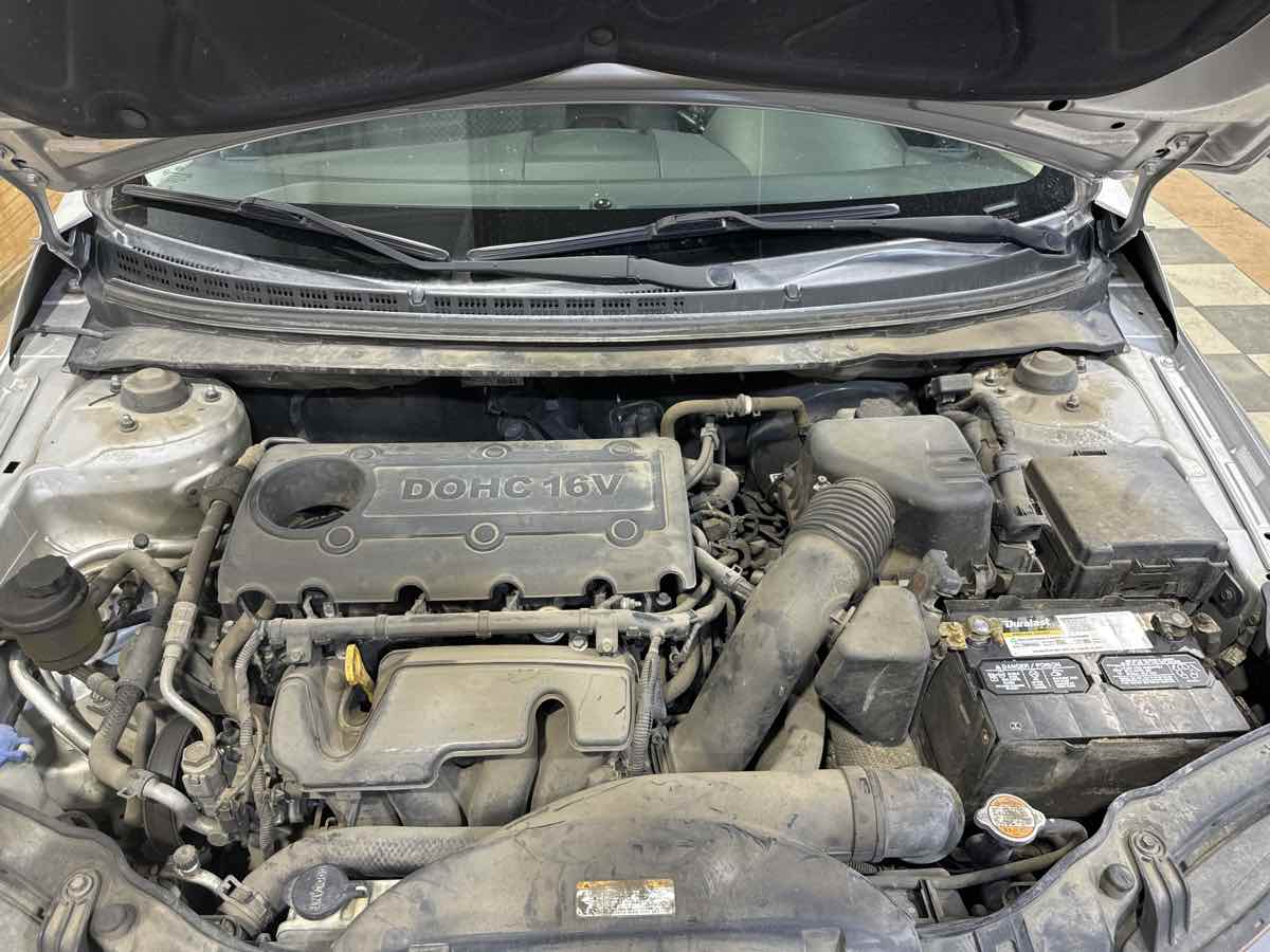 2011 Kia Forte SX photo 27