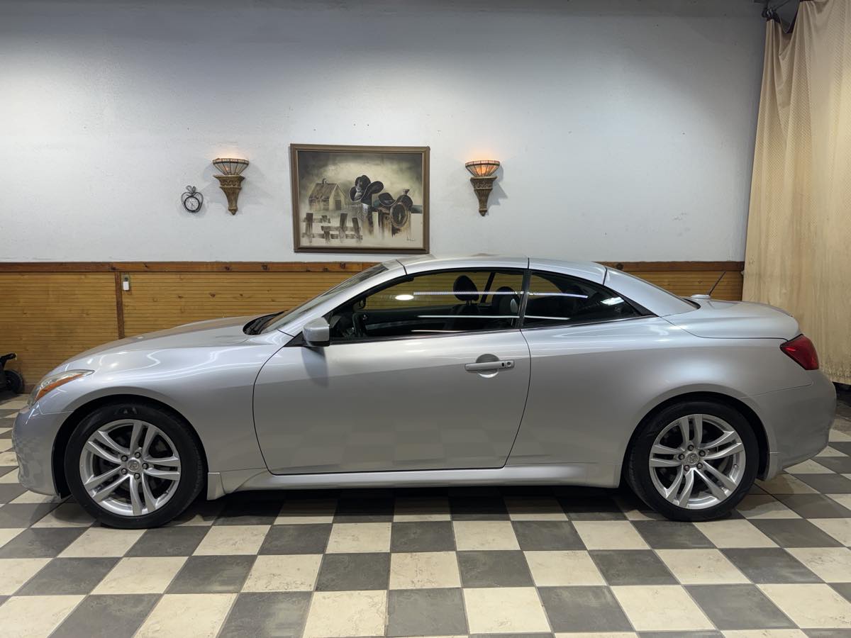 2010 Infiniti G37 Convertible Base photo 2