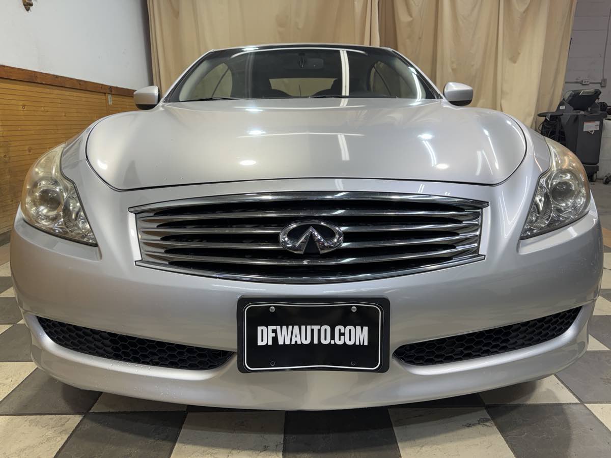 2010 Infiniti G37 Convertible Base photo 3