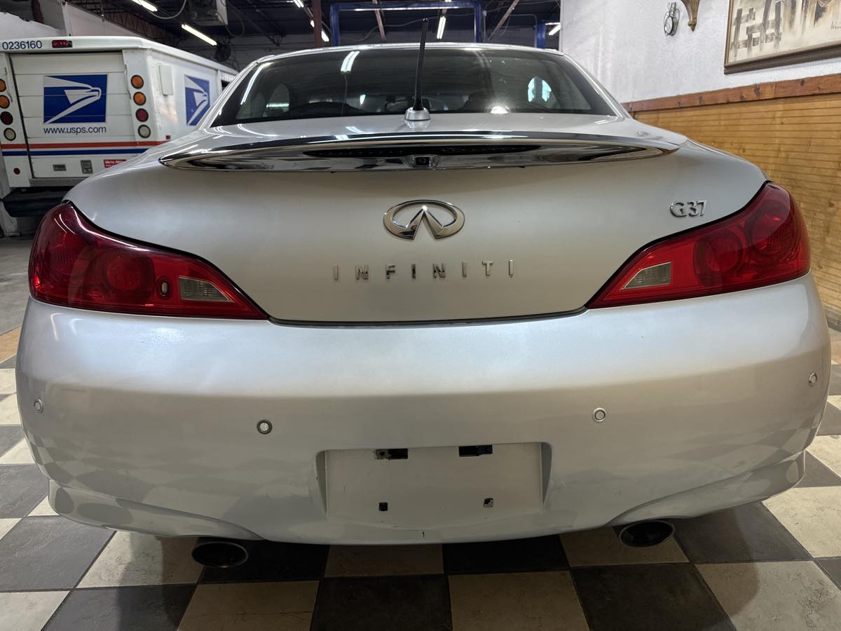 2010 Infiniti G37 Convertible Base photo 4