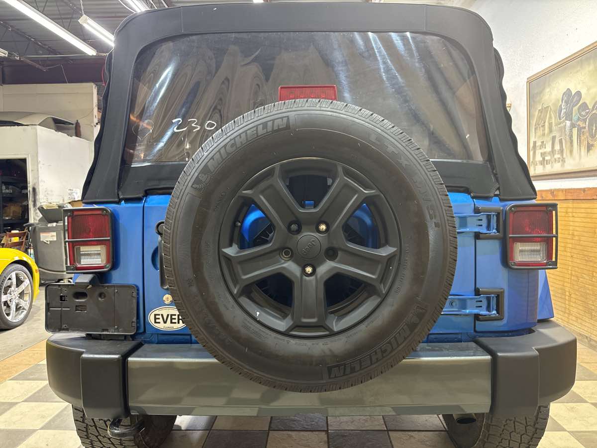 2014 Jeep Wrangler Unlimited Freedom photo 4