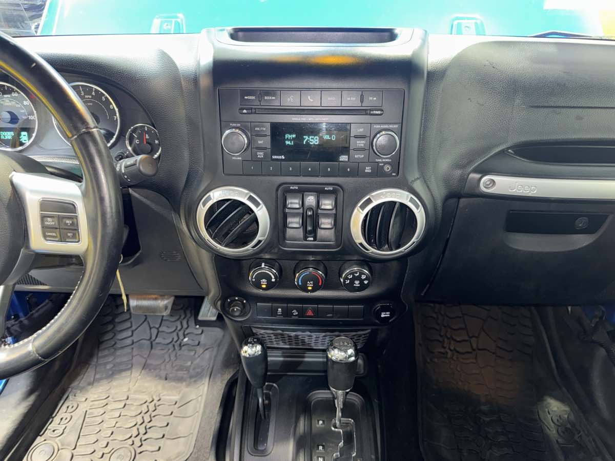 2014 Jeep Wrangler Unlimited Freedom photo 19
