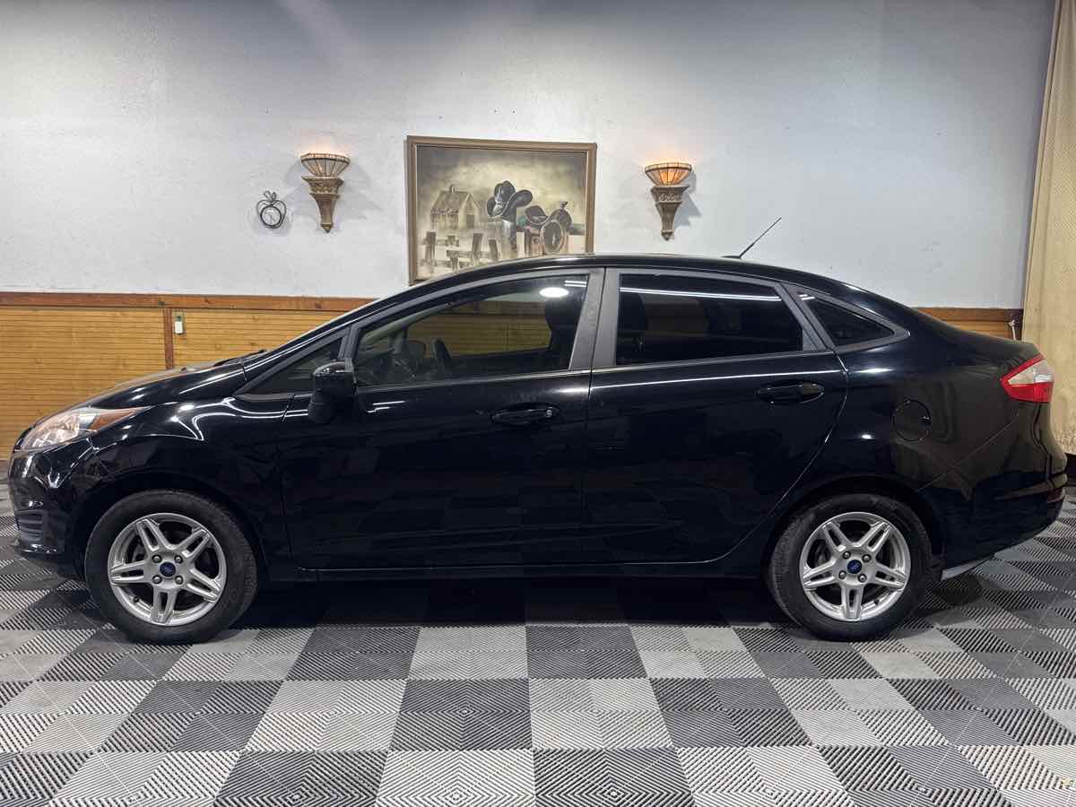 2019 Ford Fiesta SE photo 2