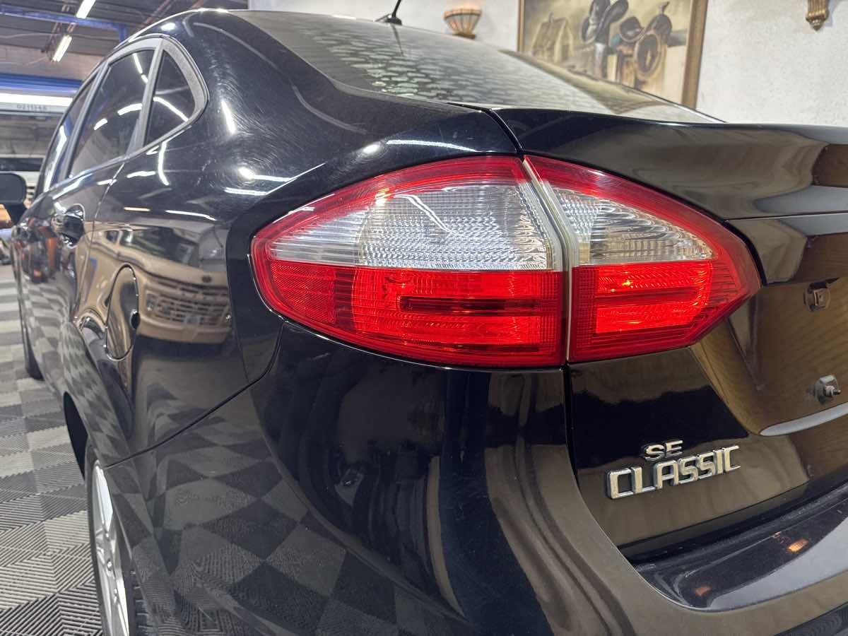 2019 Ford Fiesta SE - Photo 9