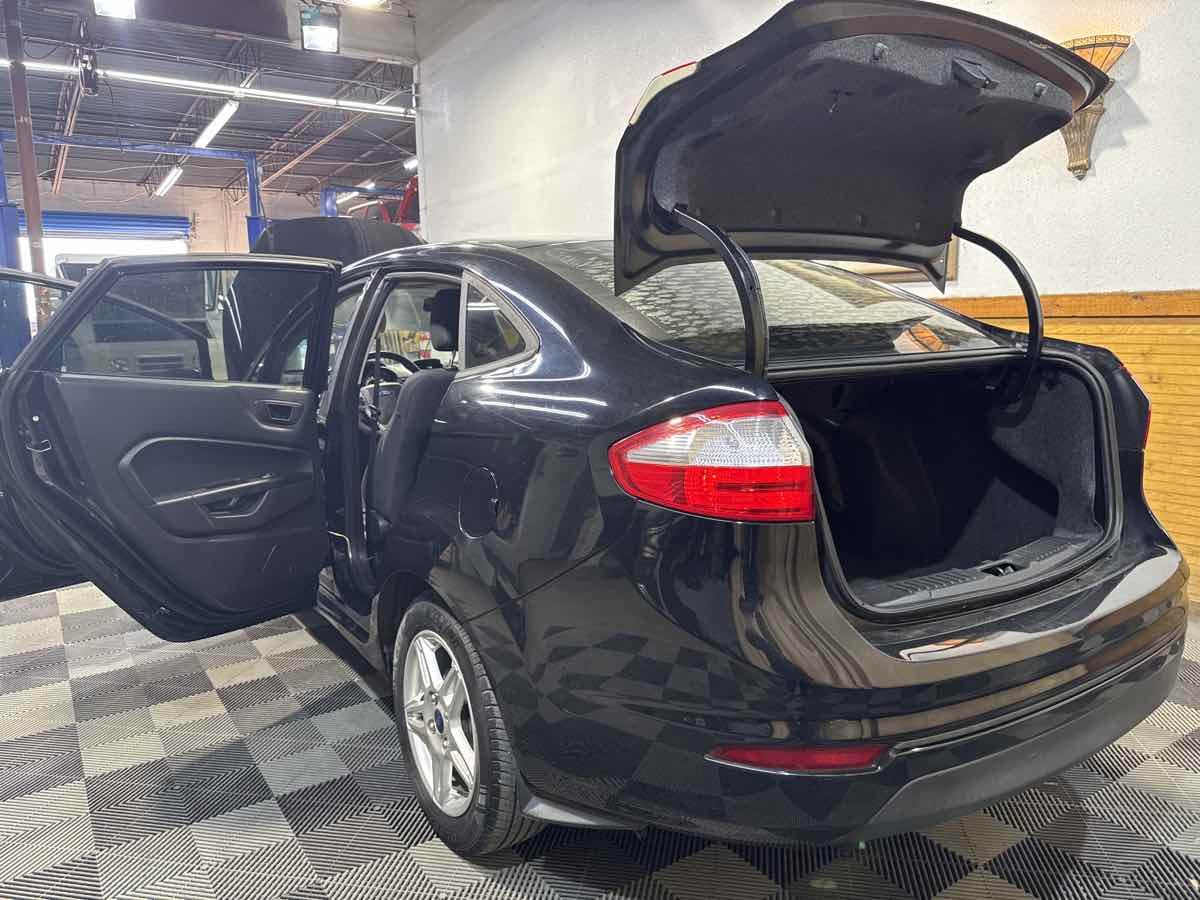 2019 Ford Fiesta SE - Photo 13