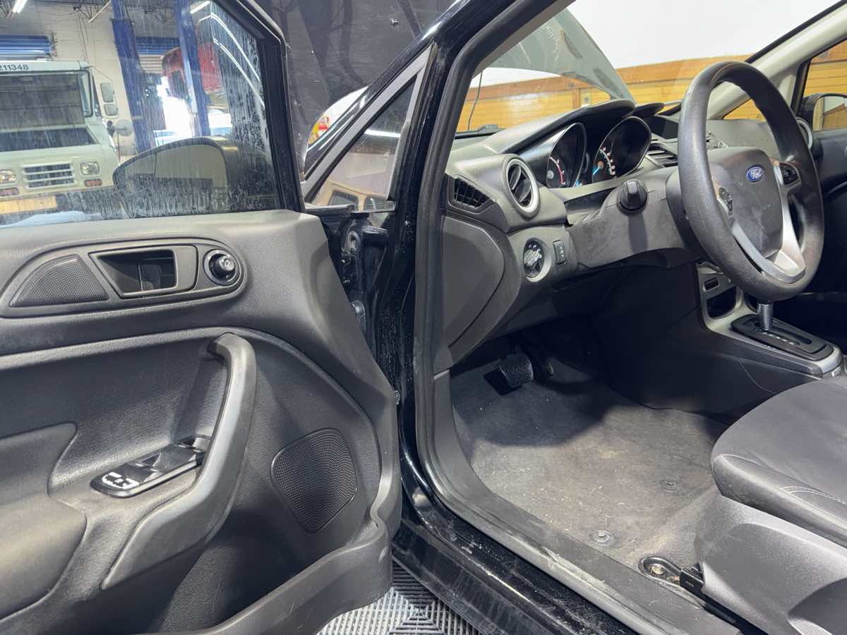 2019 Ford Fiesta SE - Photo 15