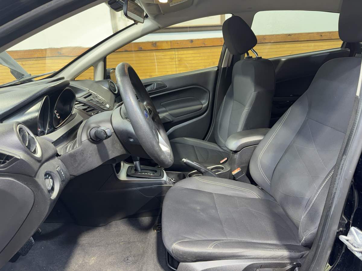 2019 Ford Fiesta SE - Photo 16