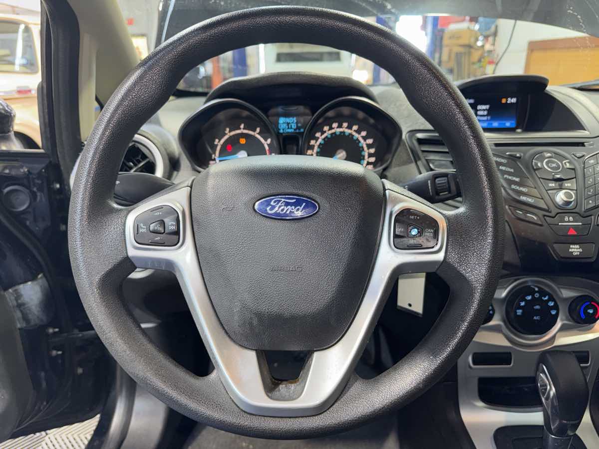 2019 Ford Fiesta SE - Photo 18