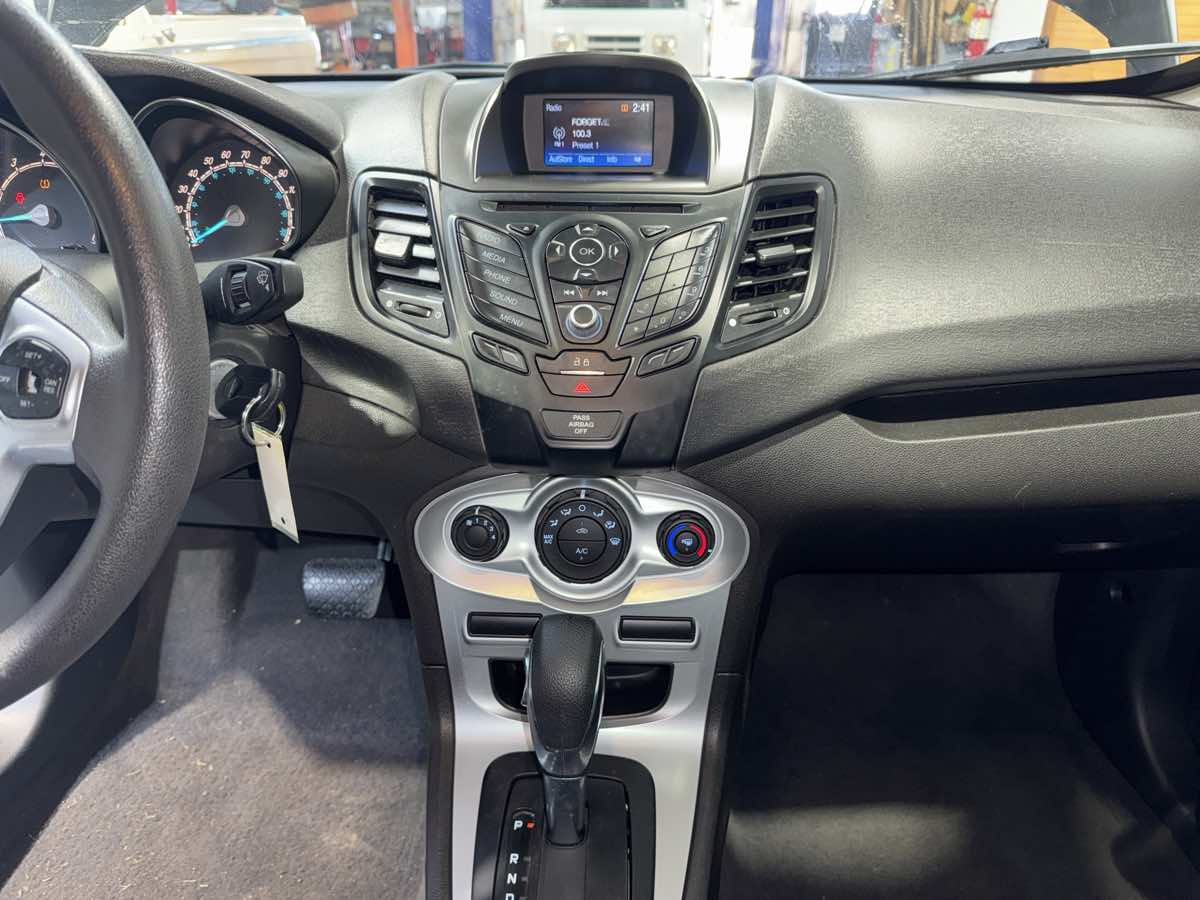 2019 Ford Fiesta SE - Photo 20