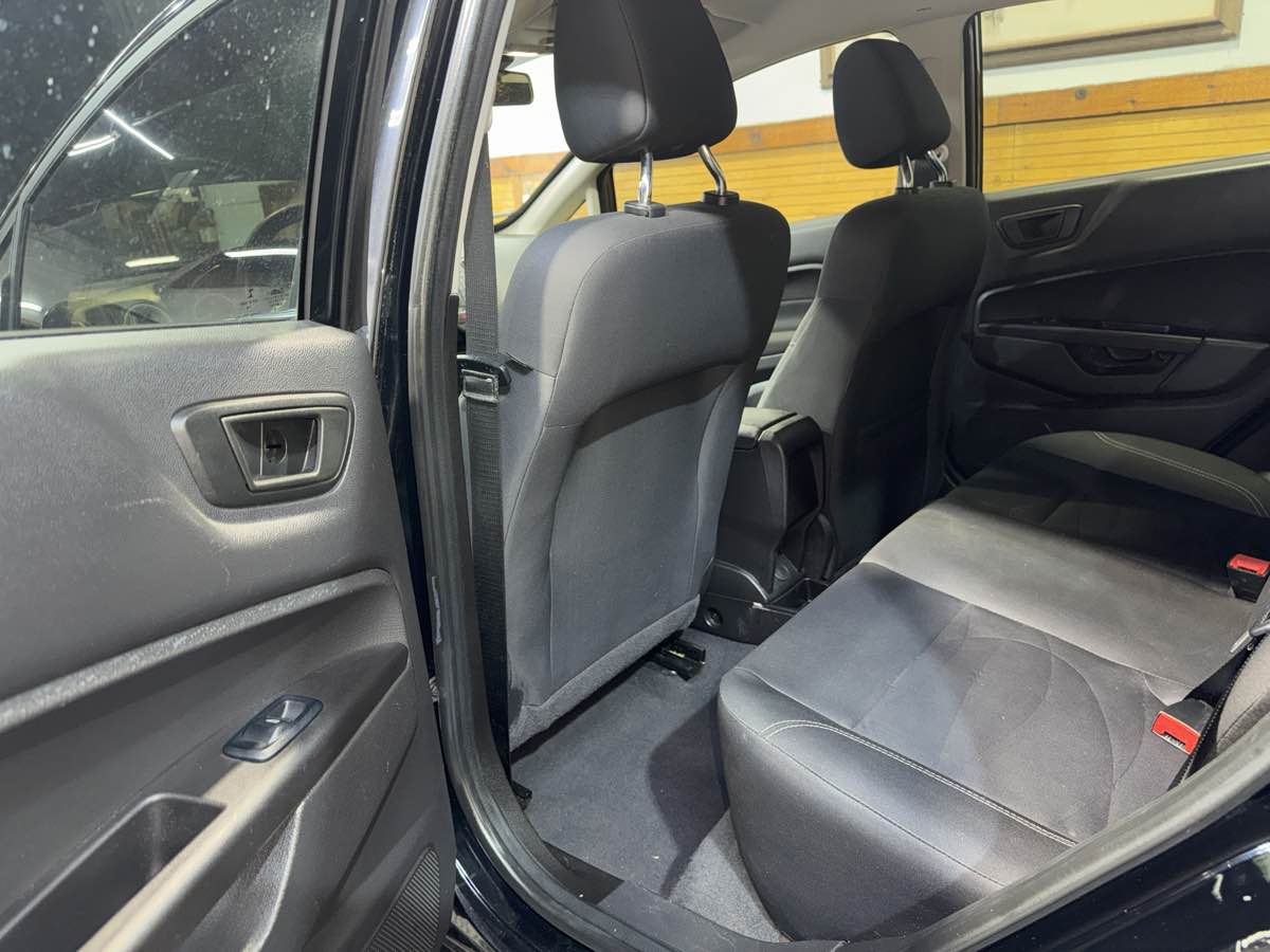 2019 Ford Fiesta SE - Photo 21